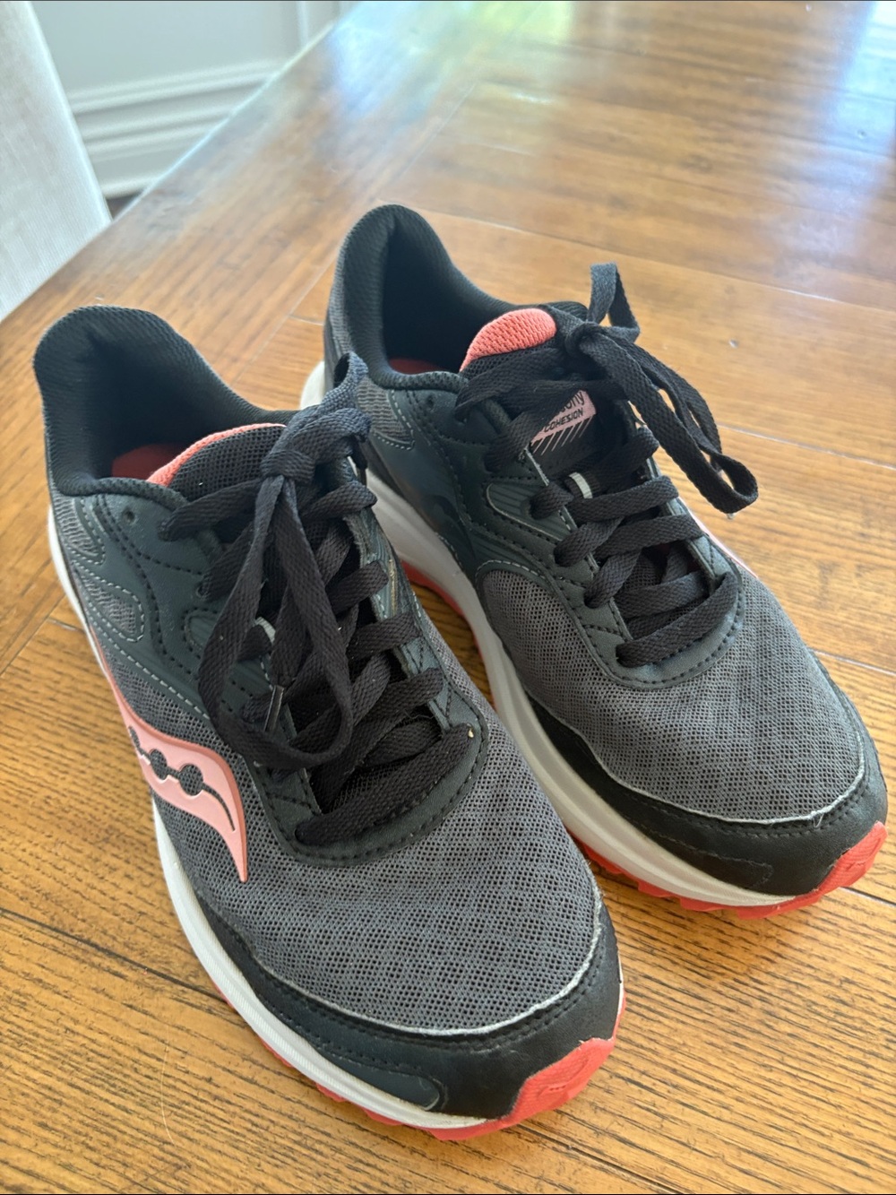 Saucony Women's Gray and Pink Athletic Running Shoes